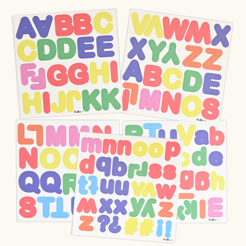 Le lettere magnetiche multicolori si adattano a tutte le superfici  magnetiche.